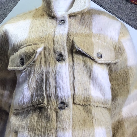 American Eagle Plaid Shaket shag super soft - Picture 4 of 13